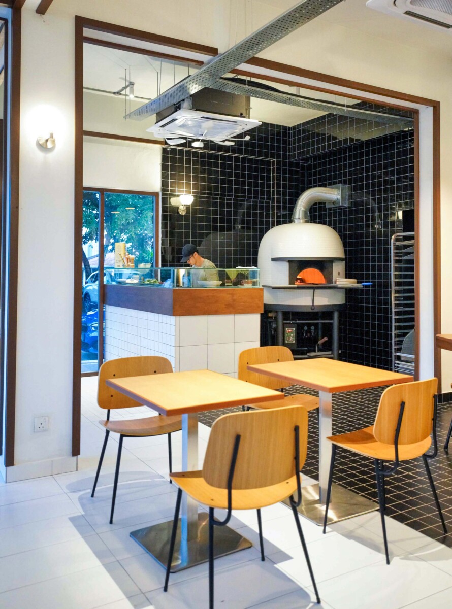 Round Pizza Napoletana ni sesuai betul jadikan tempat dating