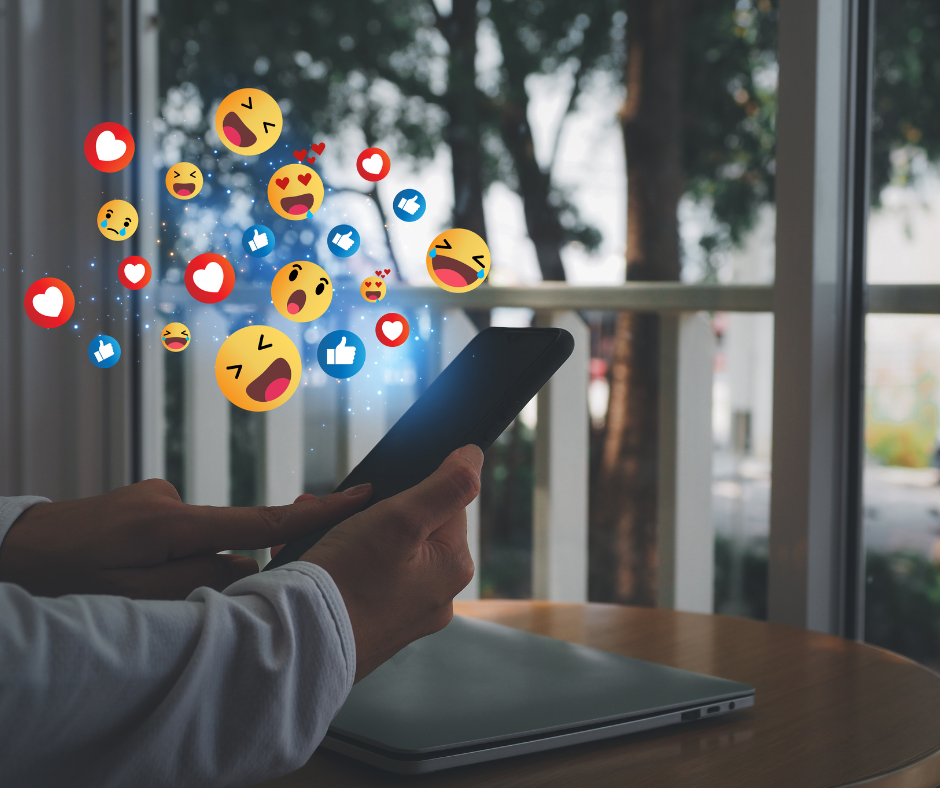 Bijak guna aplikasi sosial media. 