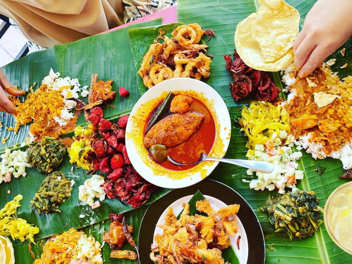 Keindahan hidangan tradisional ini adalah pilihan lauk yang ada