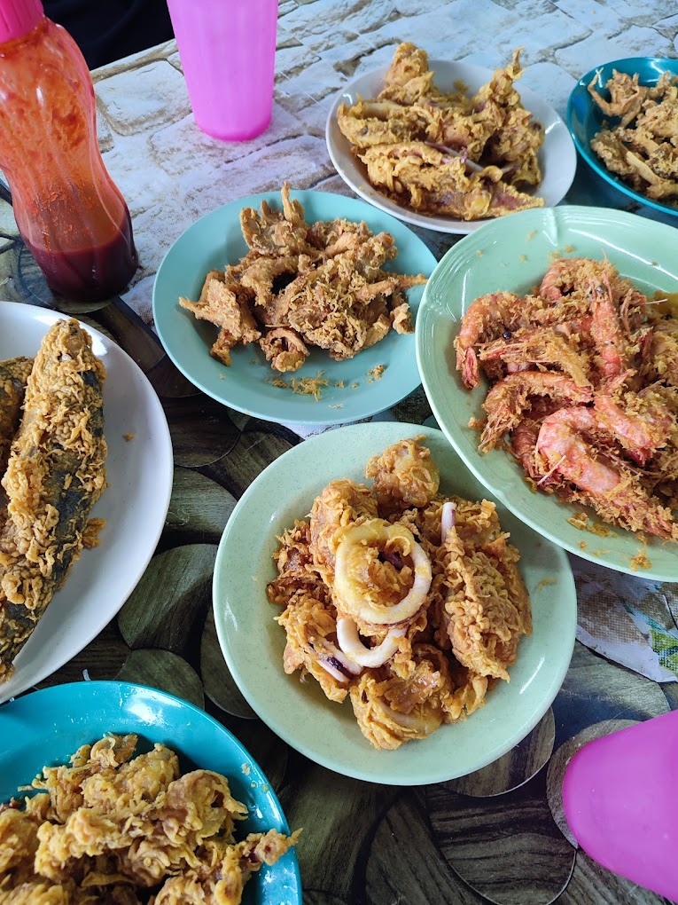 Adunan Tepung dengan makanan laut segar sudah cukup nak hasilkan makanan sedap kan?