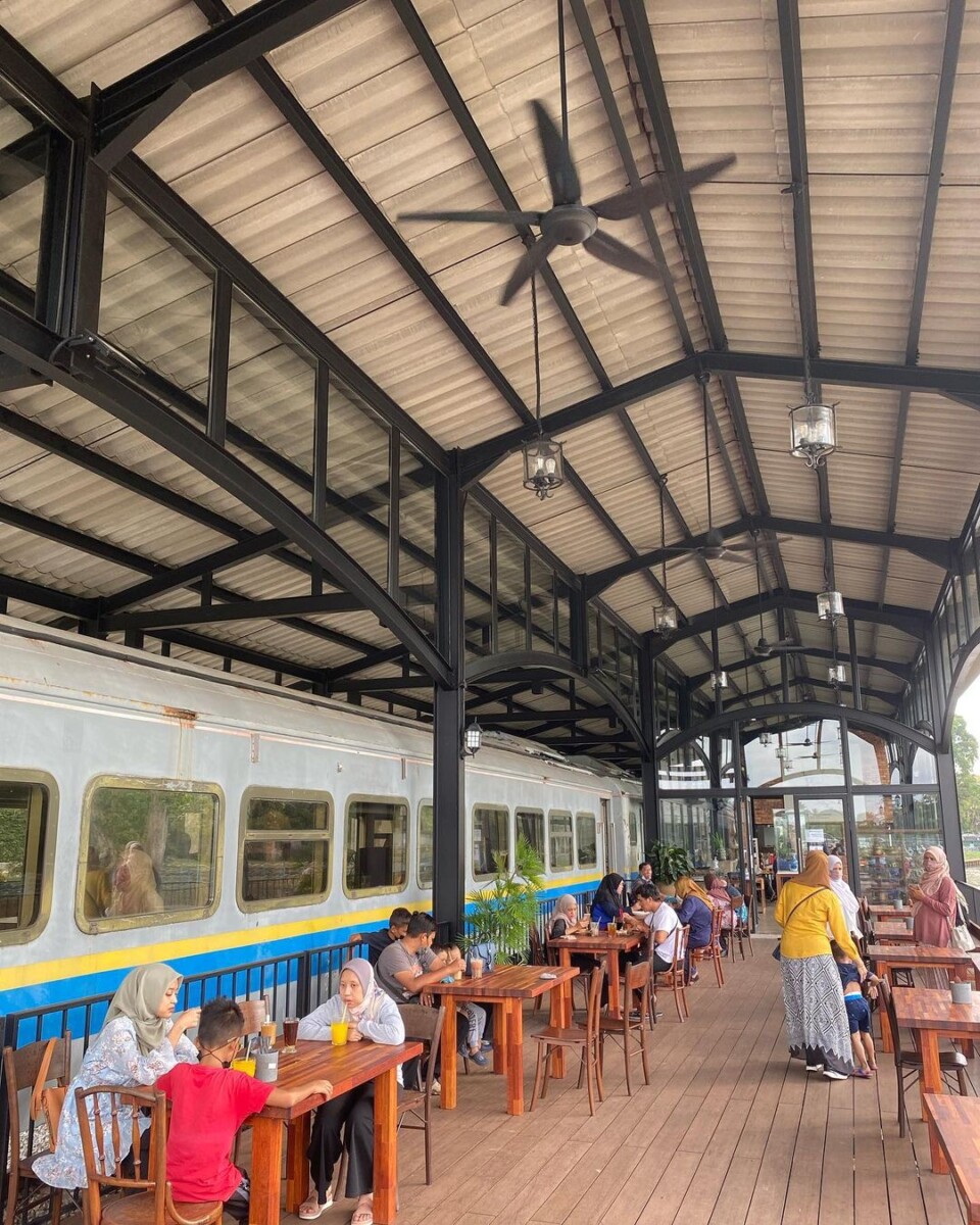 Api Lamas Fas Kafe Belibis, Pengalaman Makan di Dalam Koc Kereta Api Lama Kafe ...