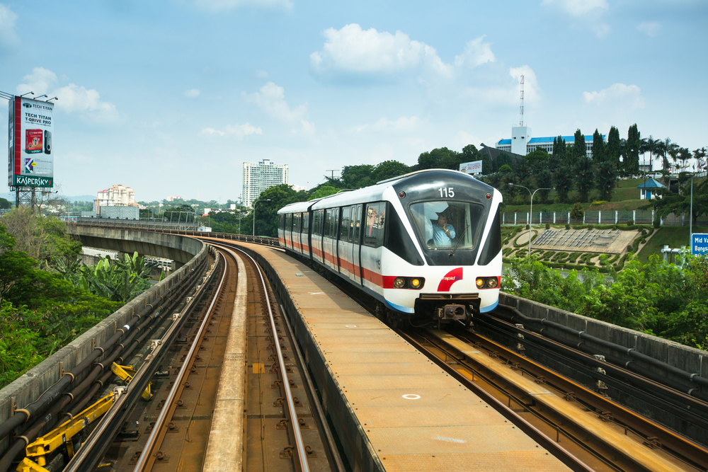 Naik pengangkutan awam akan memaksa korang untuk lebih banyak berjalan