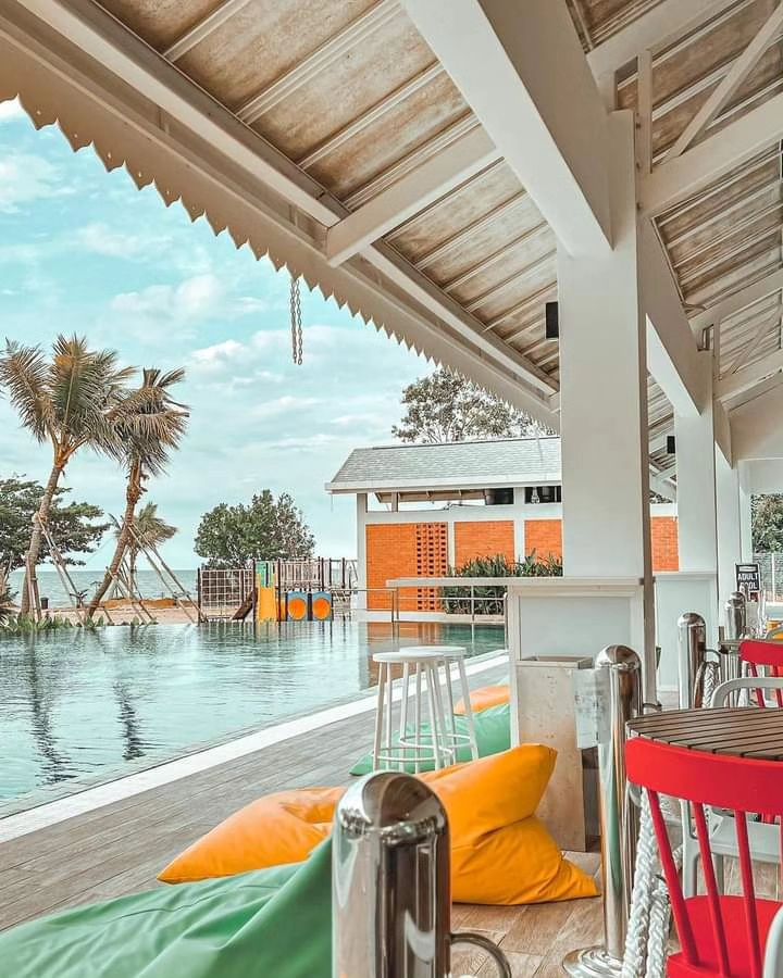 Bercuti bersama keluarga atau pasangan? Solesor Kampung Beach Resort memenuhi keperluan semua.