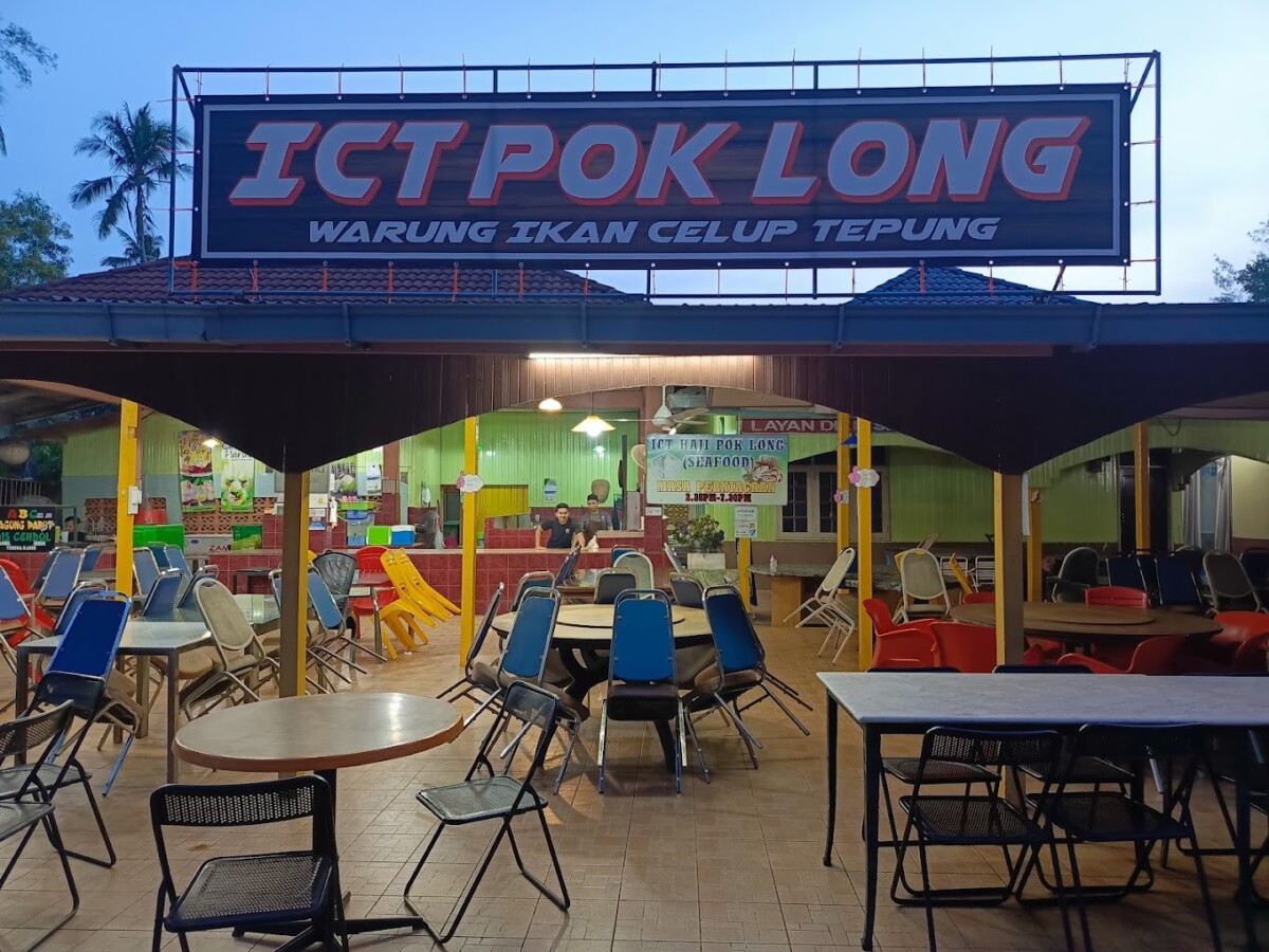 Juga terletak berdekatan dengan lapangan terbang, senang nak cari!