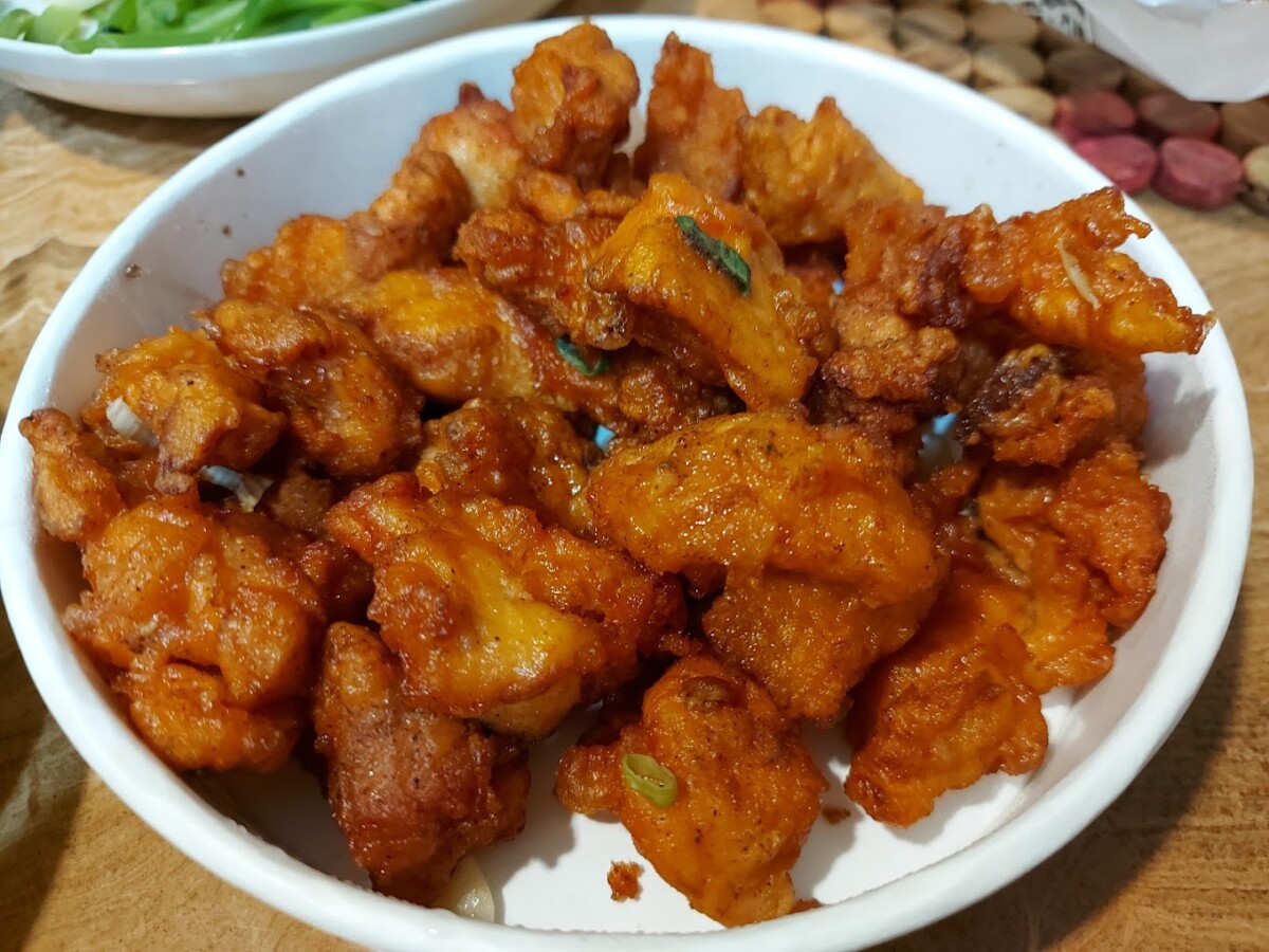 Mereka ada lebih 40 tahun pengalaman menjual ayam goreng