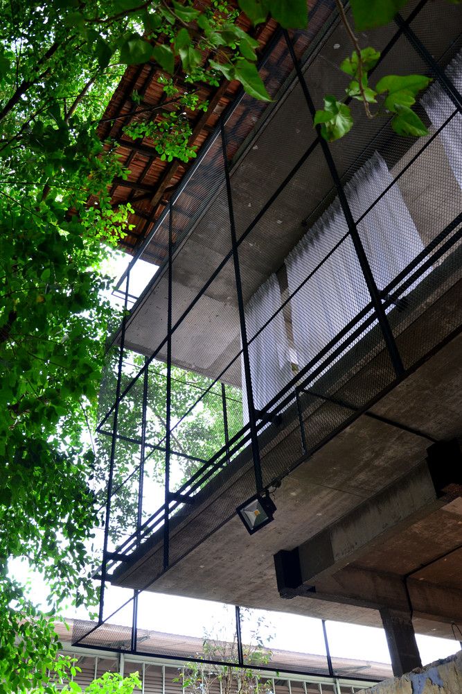 Walaupun dibina daripada bangunan usang, masih kelihatan dekorasi moden