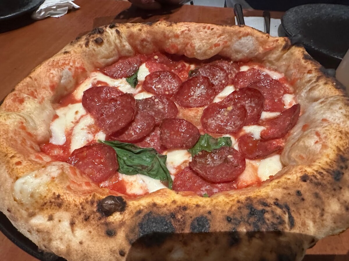 Hanya di Round Pizza Napoletana korang dapat nikmati pizza istimewa macam ni