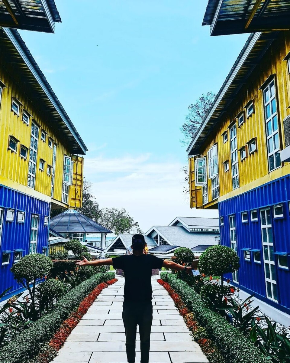 Warnai pengalaman penginapan dengan keunikan Solesor Kampung Beach Resort di Port Dickson.