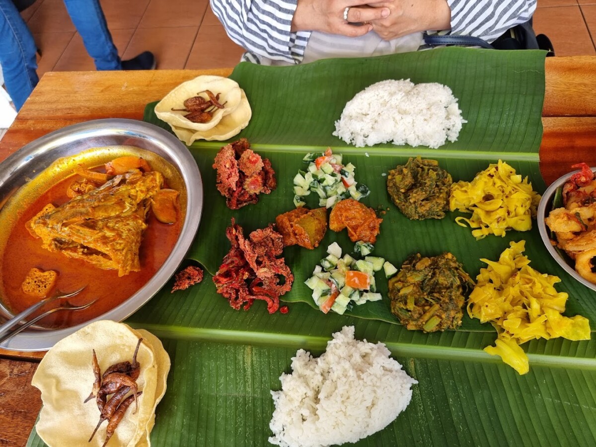 Jangan lupa untuk cuba kari kepala ikan mereka tau! Rugi kalau tak