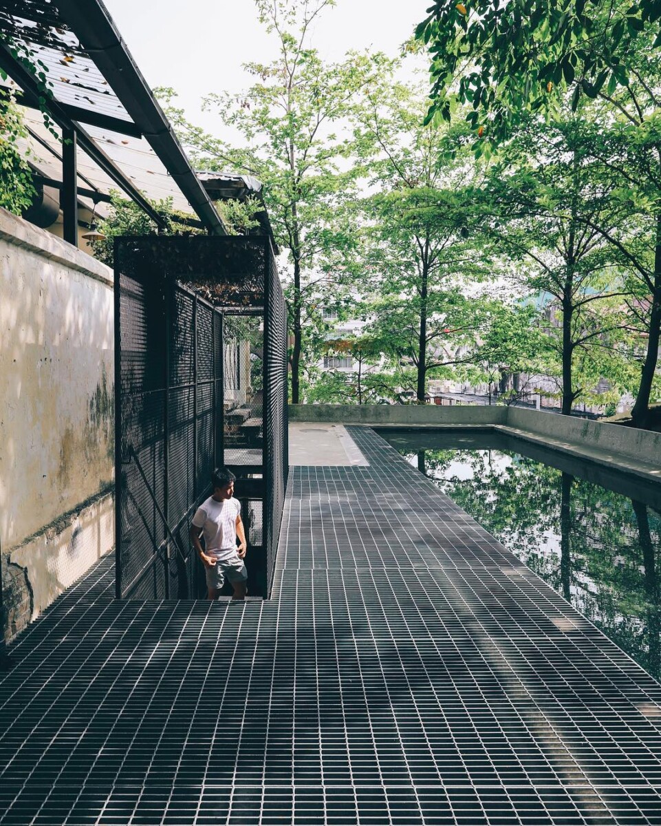 Tak mungkin tempat setenang begini boleh jadi tempat seram kan