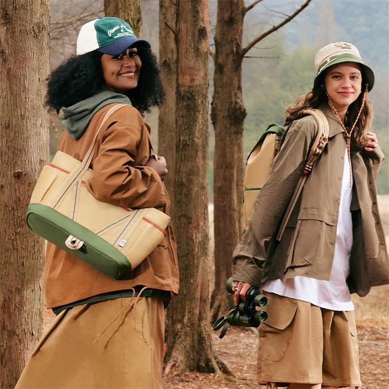 Tote bag menjadi trendy kerana gayanya yang hip dan on trend