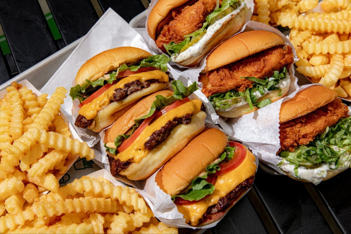 Shake Shack akan menghidangkan korang burger paling sedap dari Amerika Syarikat