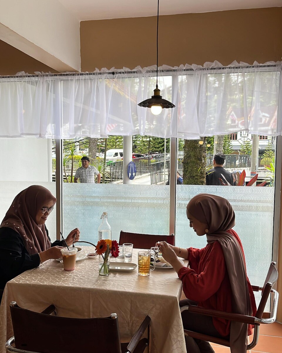 Ruang makan cukup selesa pulak tu