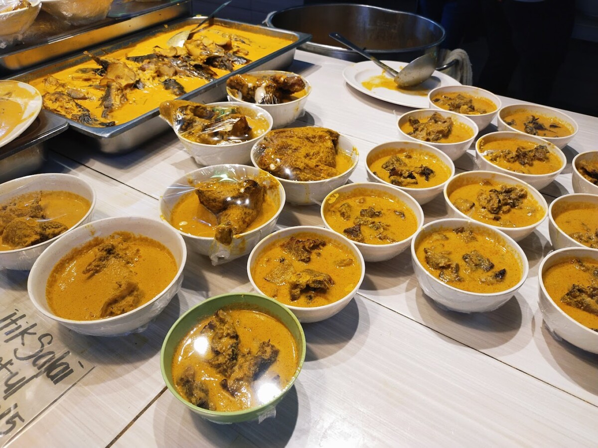 Kepakaran Grobok Salai adalah menyediakan masak lemak cili api paling sedap!