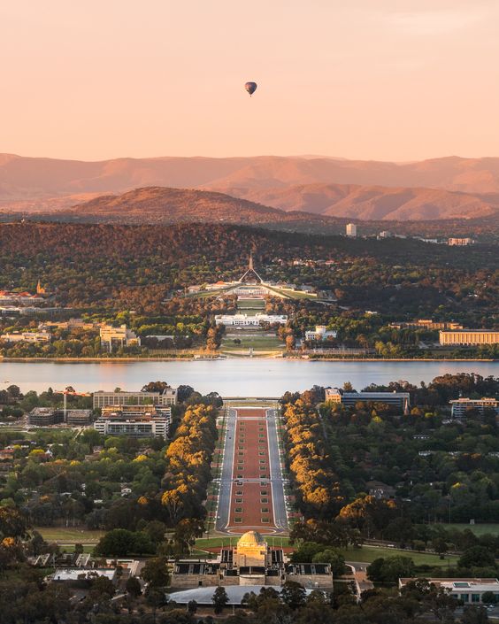 Canberra merupakan Ibu Kota Australia yang disusun sangat kemas dan cantik!