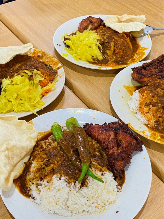 Penang cukup terkenal dengan Nasi Kandar, rugi kalau tak pernah cuba tau
