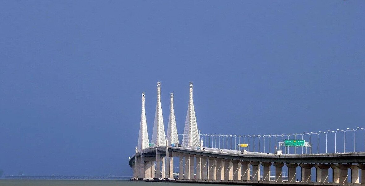 Menghubungkan Batu Kawan di tanah besar Seberang Perai dengan Batu Maung