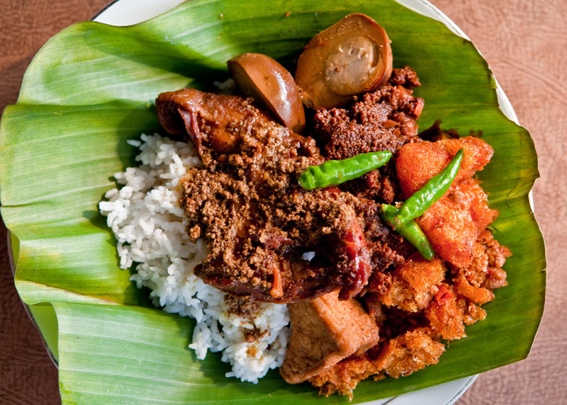 Gudeg boleh dikatakan macam Nasi Lemak di negara kita