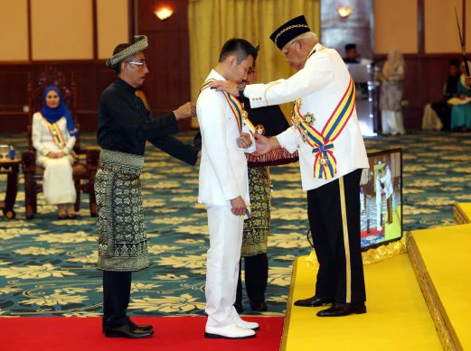 Pangkat Datuk Seri pun ada perbezaannya tau. Tak sama