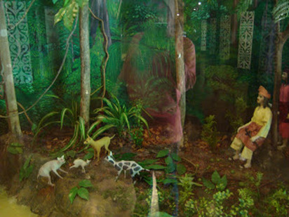 Gambaran bagaimana Parameswara melihat anjingnya ditendang