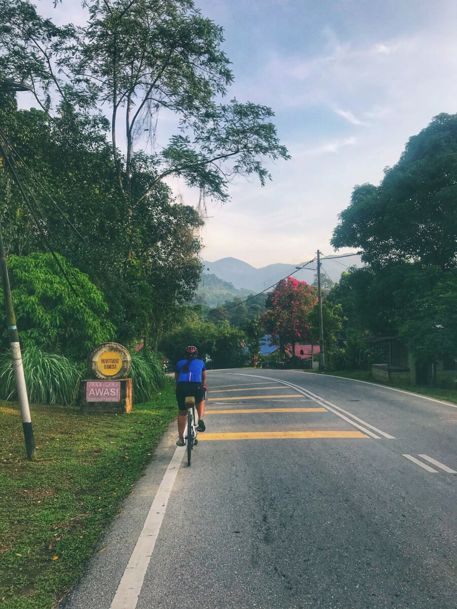 Keindahan alam sekitar di Hulu Langat mempesona hati. Setiap sudutnya menawarkan ketenangan, menyelusuri alam yang memukau
