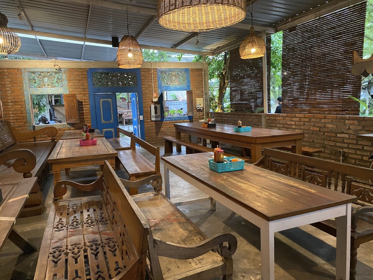 Menggunakan banyak motif kayu memberikan pengalaman yang unik di Yogyakarta