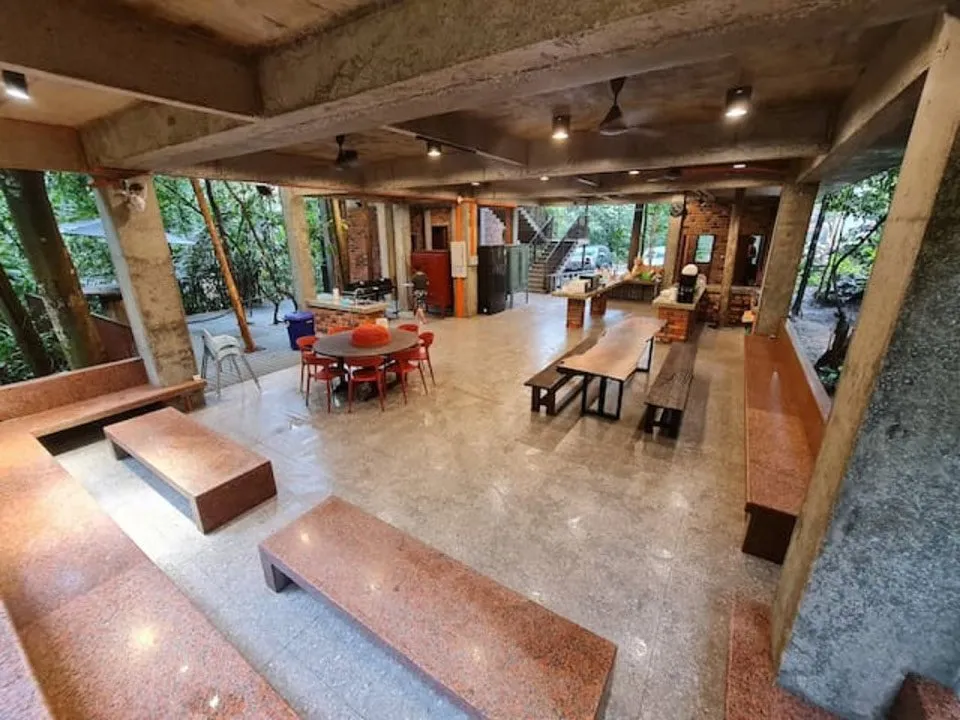 Bahagian Dalam Pada Brick House