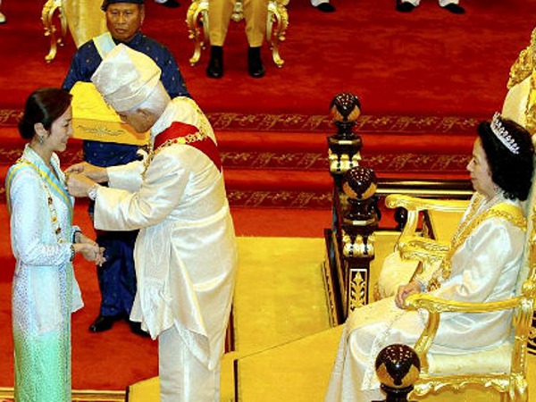 Ada kelas pertama dan juga kelas kedua