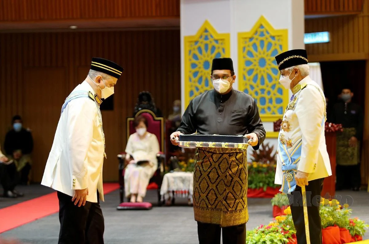 Datuk Seri merupakan pangkat atas daripada Datuk