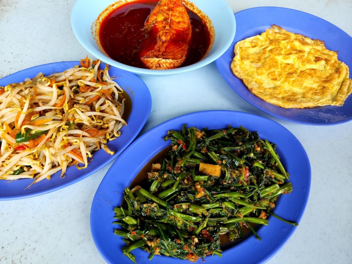 Puas betul makan asam pedas campur dengan banyak lauk kan