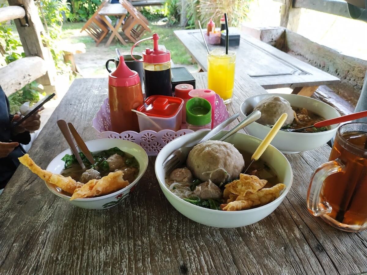 Memang bebola daging dekat sini semua besar
