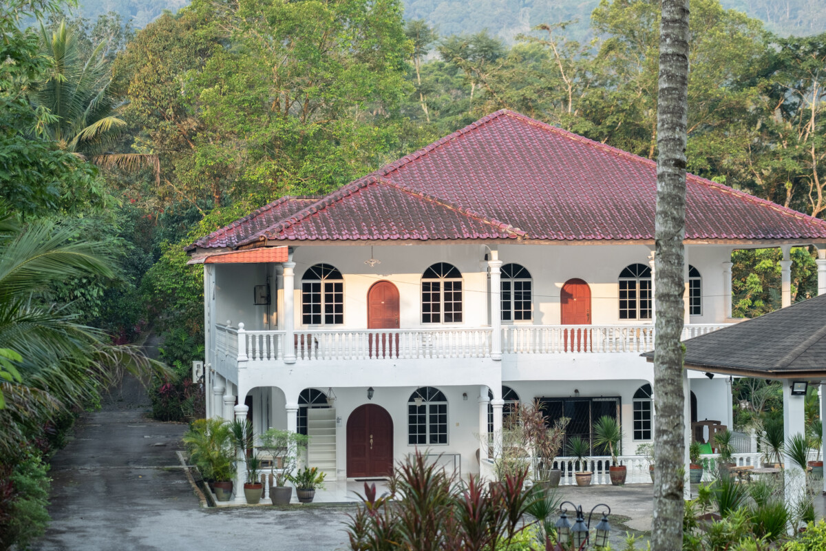 Norehan’s Place di Daun Retreats: Desa menawan dalam hutan.