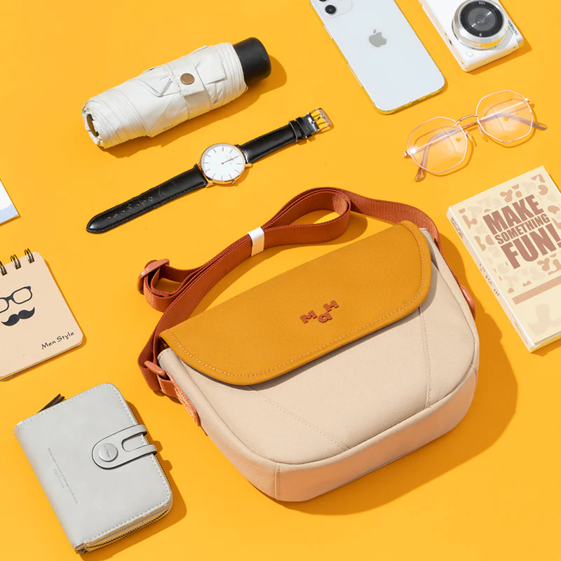 Crossbody beg menjadi trendy kerana rekaan menarik serta mempunyai sentuhan hip urban