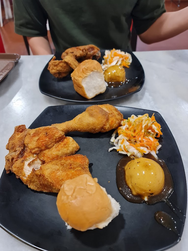 Menyelerakan betul menu yang dihidangkan tau