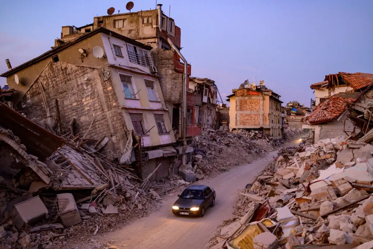 Kalau berada dalam kereta, kekal dalam sehingga semuanya reda