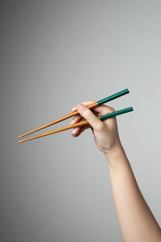 Penggunaan chopstick asalnya untuk memasak