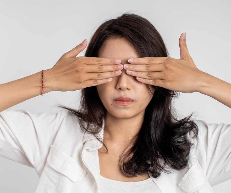 seseorang biasanya mengerlipkan mata sekitar 18 kali dalam seminit.