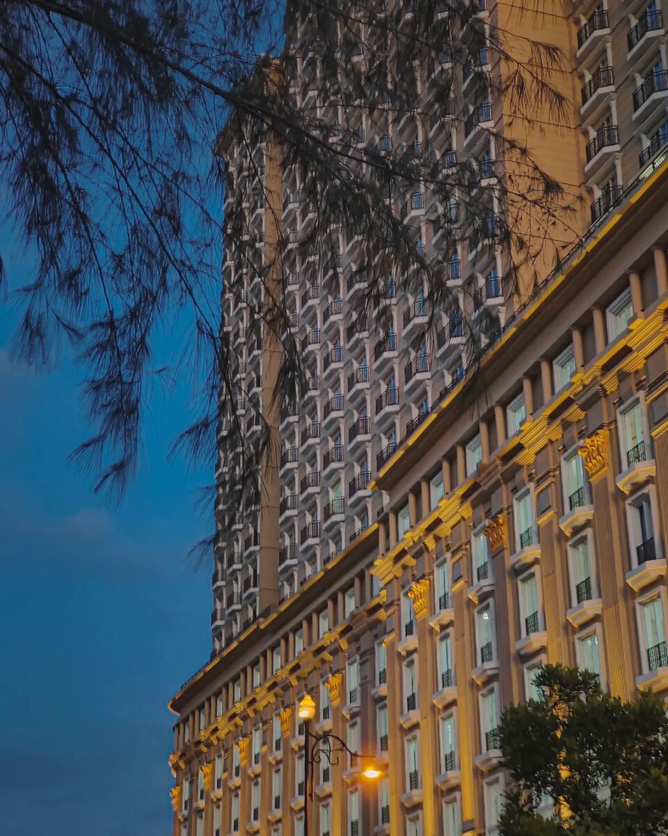 Hotel Champs-Elysees nampak macam luar negara betul