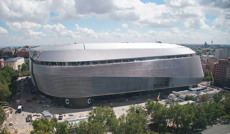 Kelab bola gergasi Real Madrid cukup terkenal dengan stadium bola sepaknya
