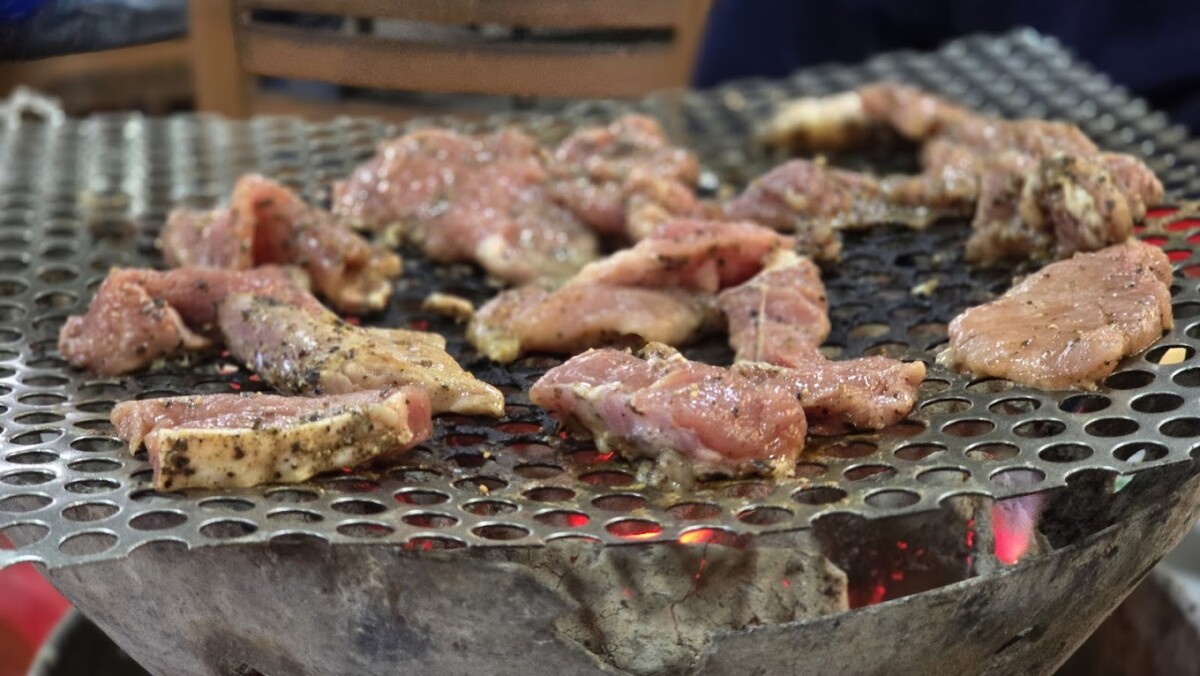 Hanya di sini anda boleh nikmati Thai bbq original tau