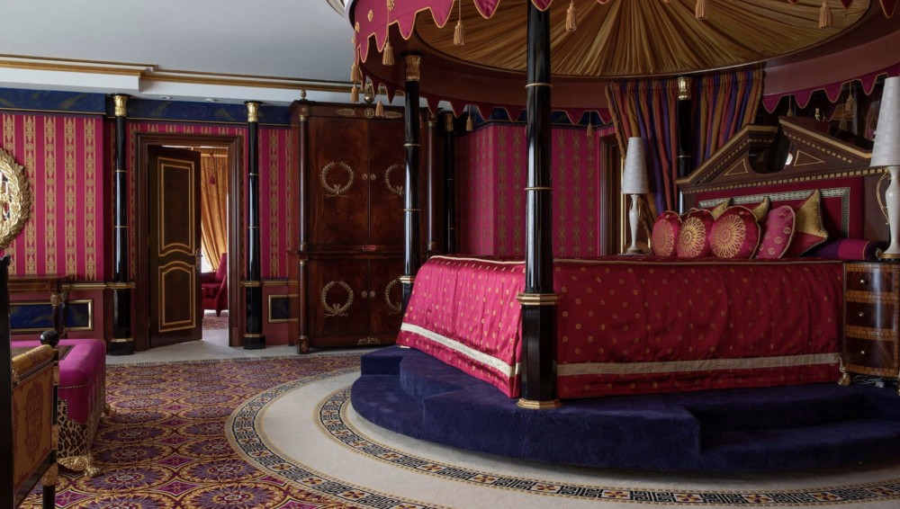 Layanan 7 bintang yang tunggal di dunia ini, di Burj Al Arab.