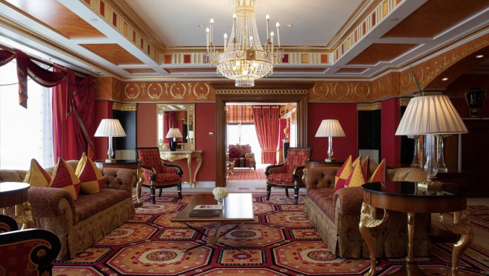 Kemewahan Presidential Royal Suite.