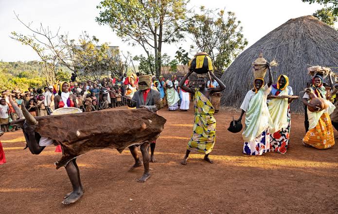 Di Rwanda dapat mempelajari budaya mereka yang sungguh unik tau