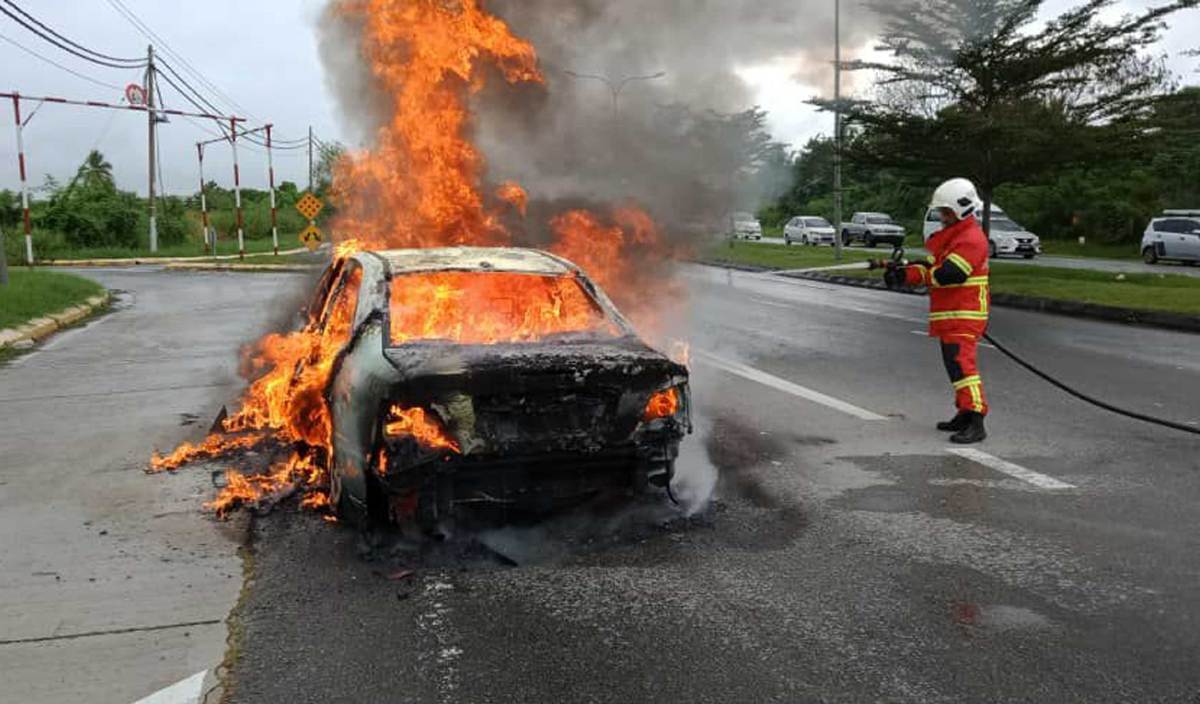Contoh kereta terbakar sebab suka tinggal barang berisiko tinggi