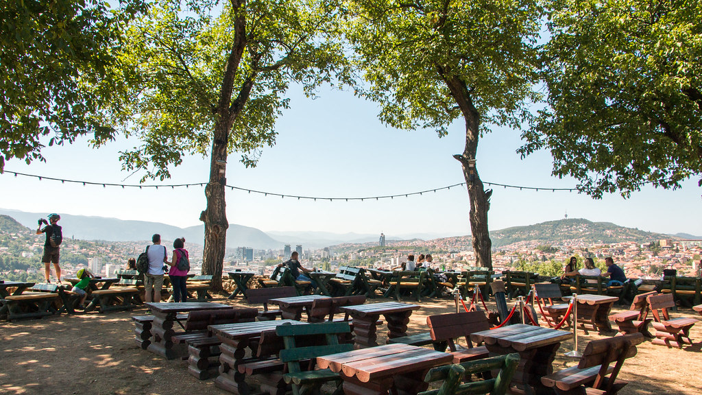 Penduduk akan berkumpul di Yellow Bastion menunggu bunyi letupan meriam