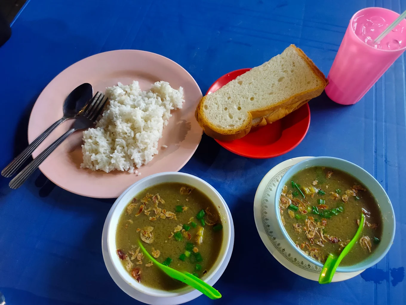 Sup panas sedap di makan pada waktu malam betul kan?