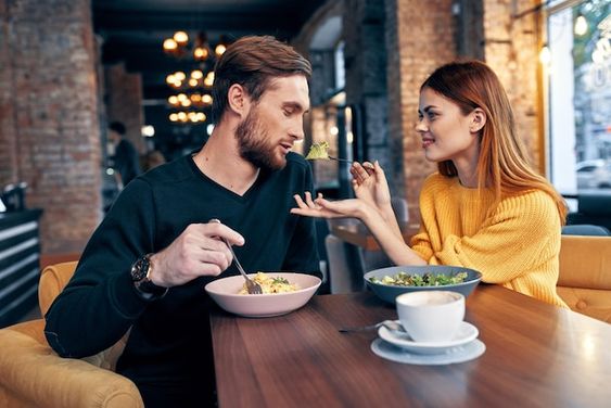 Nak makan berdua-dua dengan pasangan kita sahaja okay