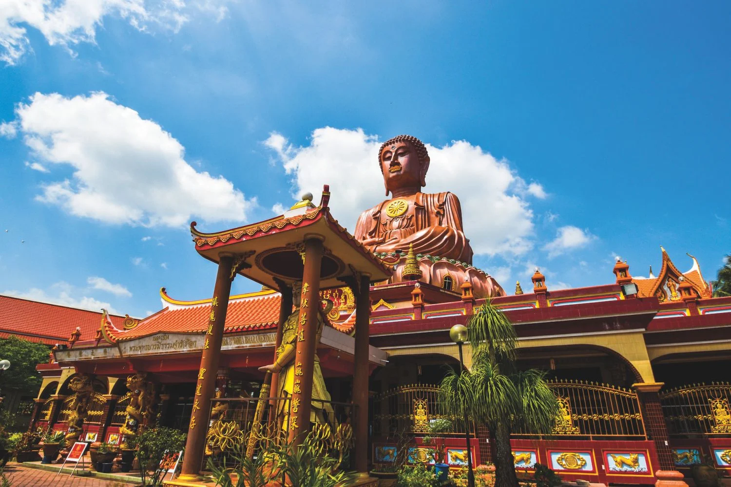 Menariknya di Kelantan masih ada peninggalan agama Buddha yang cukup menarik