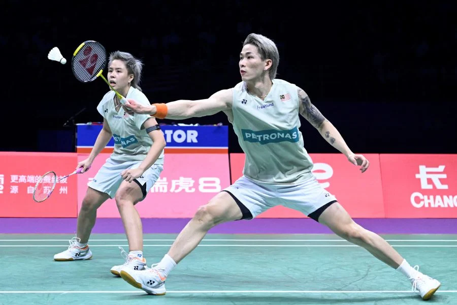 Sukan badminton ialah sukan popular untuk kekal cergas dan aktif