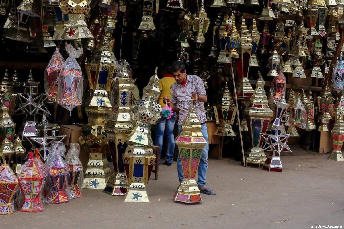 Lampu ini akan menerangi sepanjang jalan pada bulan Ramadhan di Mesir